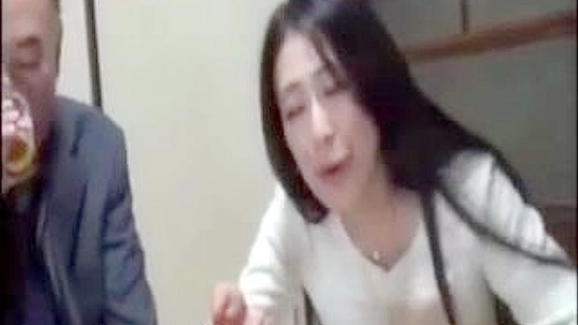 火辣日本女人享受强烈的肛交快感。