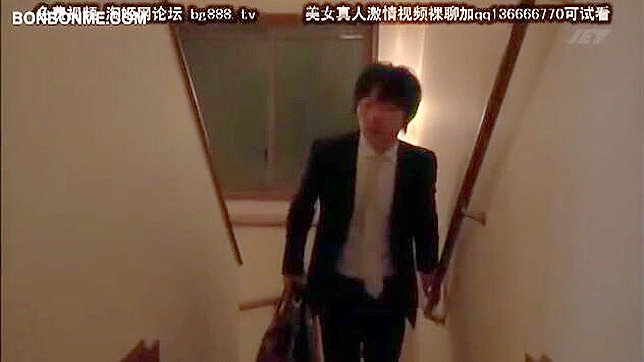 观看饥渴出轨妻子在疯狂浪漫性爱中额外肮脏的细节