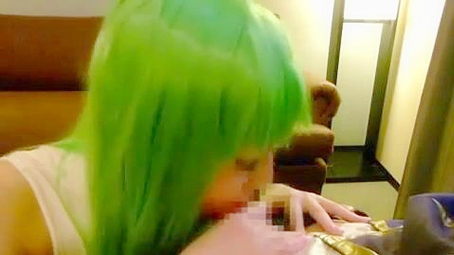 巨大白屌操着穿制服的妹子在猥亵成人片场景！