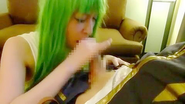 巨大白屌操着穿制服的妹子在猥亵成人片场景！