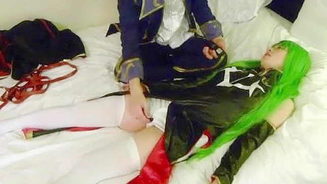 巨大白屌操着穿制服的妹子在猥亵成人片场景！