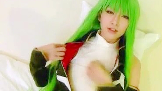 巨大白屌操着穿制服的妹子在猥亵成人片场景！