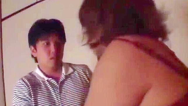 尽情释放你的狂野自慰欲望，尽在我们的XXX视频！