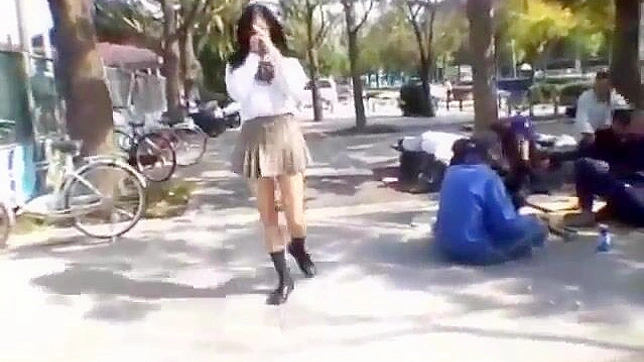 热切的日本女展露狂满足色情欲望！