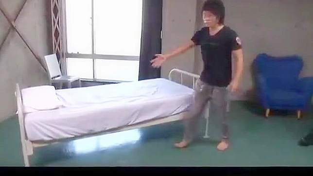 性感小妞被日本男人偷窥获得性快感