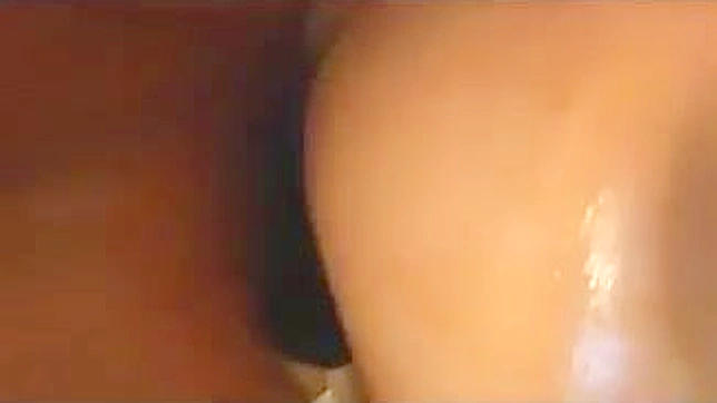 性感日本浪女接受粗大阳具进行激烈做爱