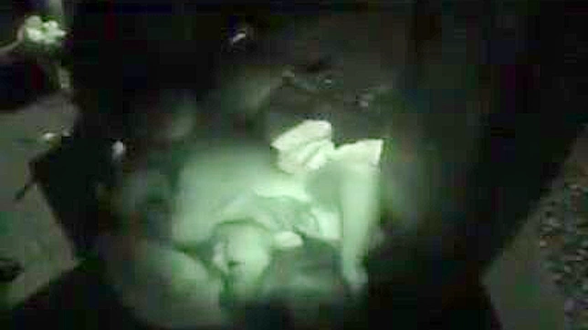 日本婊子在公開場所被幹得屁股吱呀呻吟