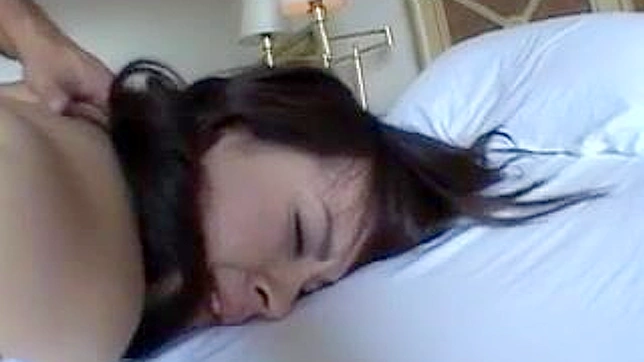 渴望的日本美人被她永不停歇的情人带向新高峰