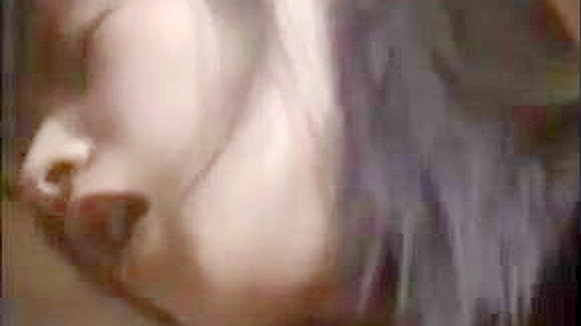 性感日本少女在成人片中的疯狂破坏力展示