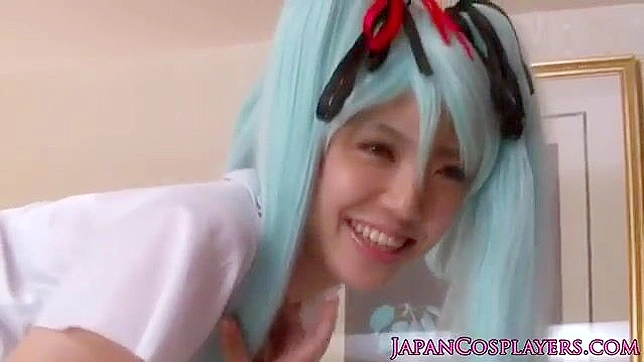 长发日本cosplay女孩在狂野性爱中被征服