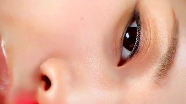 阴道玩乐时间：性感亚洲美女自娱自乐的诱惑