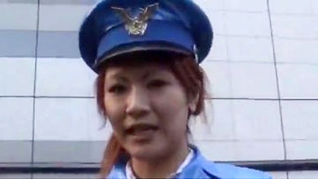 全身接触性行为热裸体海滩狂欢差点被警察抓住