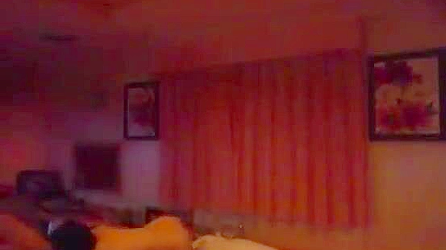 爆炸式XXX视频：让我舔你以达到极致快感