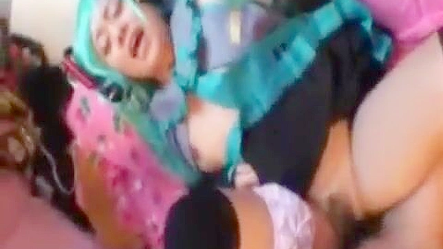 无尽欲望！长发cos女孩用震动机深喉和疯狂操弄如专业般！