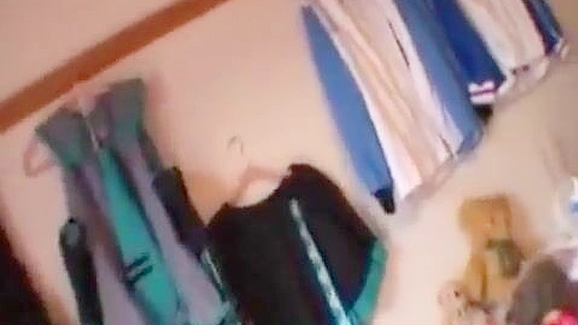 无尽欲望！长发cos女孩用震动机深喉和疯狂操弄如专业般！