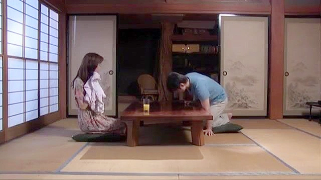 饥渴妈妈们用嘴里的玩具互相舔吸阴唇和手指互动