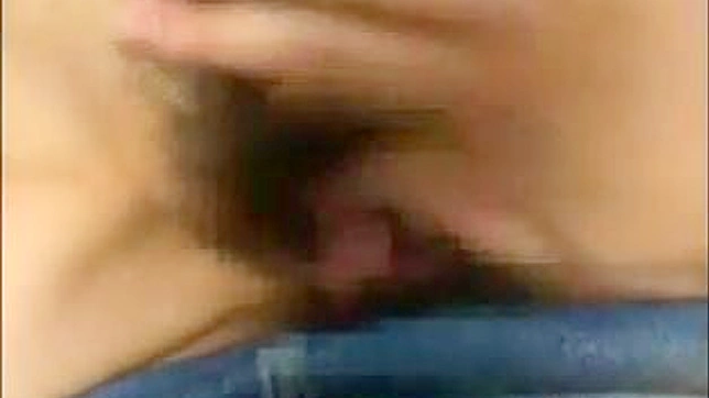 浓密丛林的性感女郎在成人片中享受狂野性爱体验