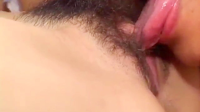 湿漉漉的日本妹子玩弄粉色阴道享受快感！