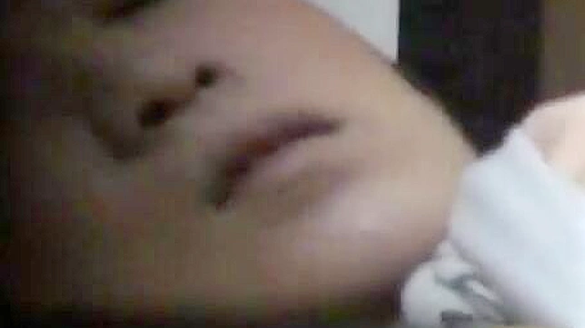 性感东方美女沉迷于自慰的快感中