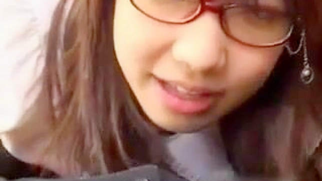 性感日本女佣服务带可爱书呆子转折点 – 成人片