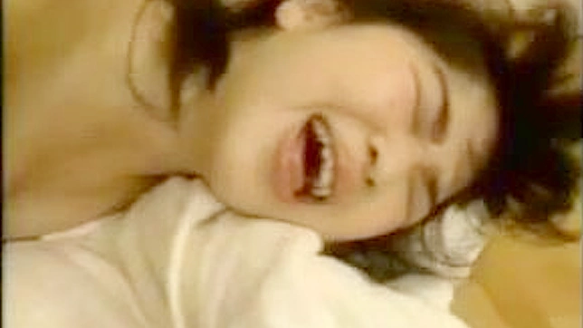 释放日本情侣激烈亲密时光的感官愉悦体验