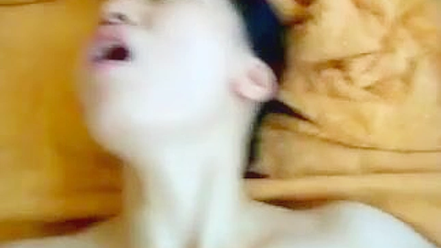 多汁的日本情侣在XXX动作中疯狂做爱！