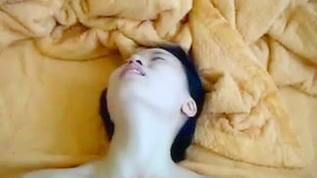 多汁的日本情侣在XXX动作中疯狂做爱！