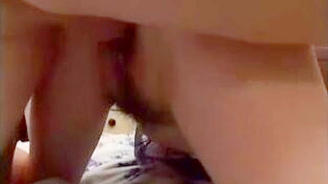 身材火辣的日本熟女与两名年轻猛男狂野激情做爱。