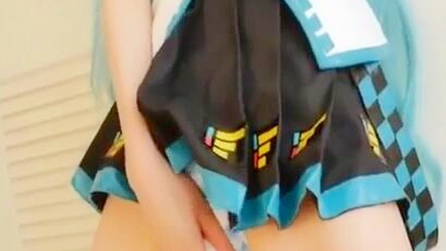 性感日本cosplayer与多汁玩具在XXX场景中闪耀