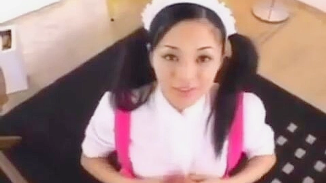 日本女孩刺激的奶交和震撼射精：