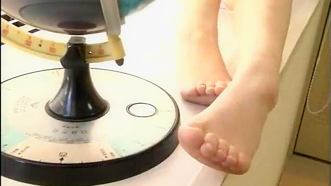 日本cosplay美女间的火热嬉戏 强烈XXX快感体验