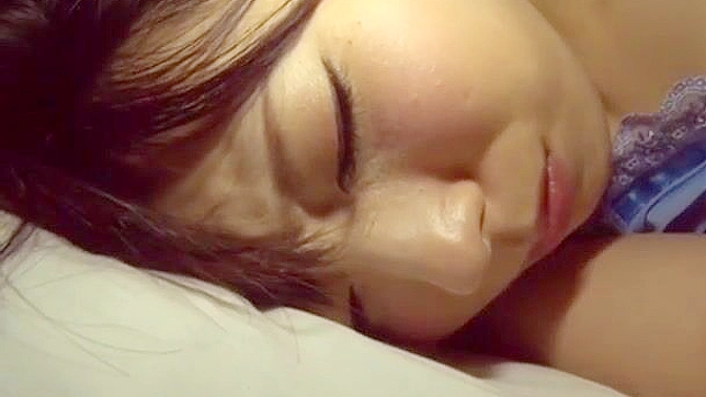 丰满的日本妓女穿着渔网袜被狠狠操弄—XXX