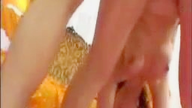 日本熟女骑乘儿子巨大阳具享受激烈高潮 - 成人片