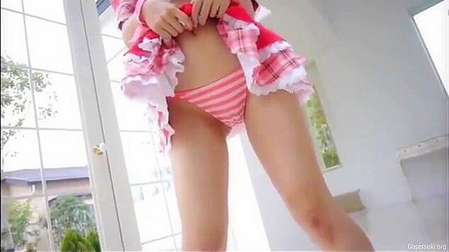 熔岩般的日本美女在爆炸性角色扮演中疯狂迷恋