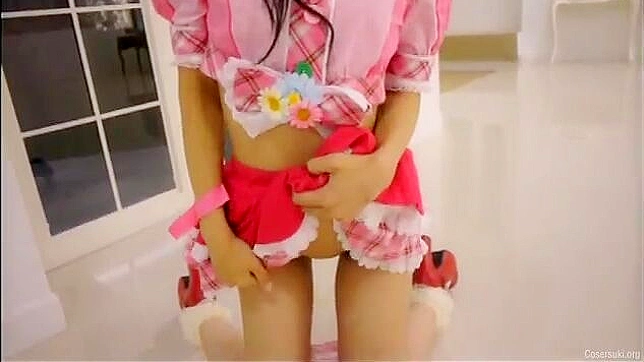 熔岩般的日本美女在爆炸性角色扮演中疯狂迷恋