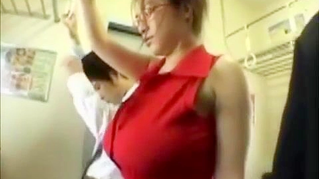 女性车厢弥漫着火热的感官激情！
