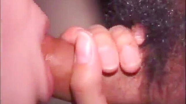 观看日本女孩湿身狂野享受激烈性爱！