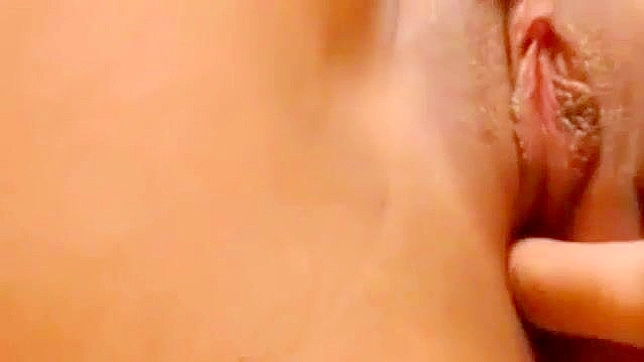 日本业余情侣令人陶醉的高潮性爱时刻