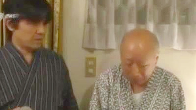 日本AV女星在疯狂的XXX场景中被深入征服