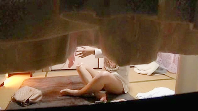 熟妇的秘密快感：日本主妇瞒过邻居偷情自慰