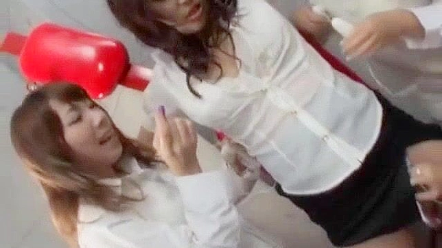 氯气狂热！与三位学生共度的教师禁忌幻想