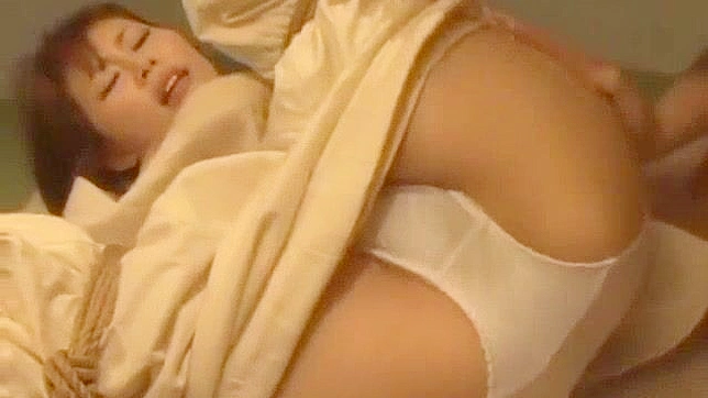 性感较量：柔道女教师禁地地板嬉戏