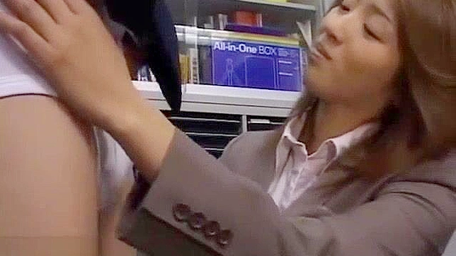 日本女学生三人组在性感课堂上检查老师的大屌！