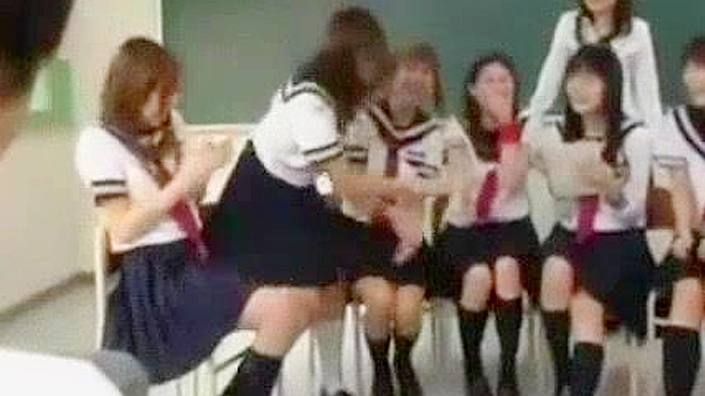 激情少妇裸交狂做爱，床单上喷得满是液体