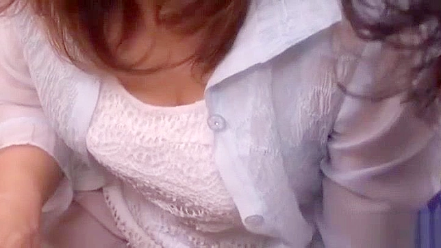 饥渴的亚洲熟女英语老师：禁忌课程的秘密传授