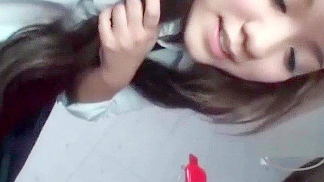 日本AV视频：巨乳老师用玩具与女学生进行激情性爱！