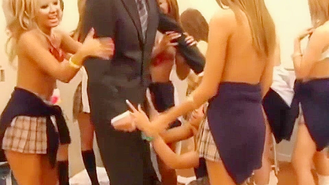 女教师禁忌幻想在Steamy日式成人视频中曝光！