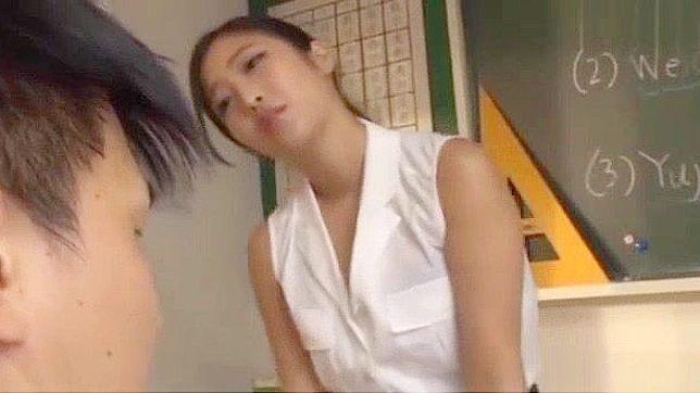 日本色情视频：性感老师为听话学生做火热手淫