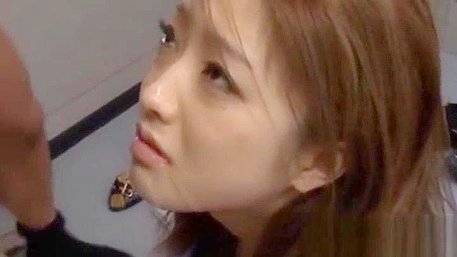 疯狂的熟女像专业一样吸吮，让我狠狠射精