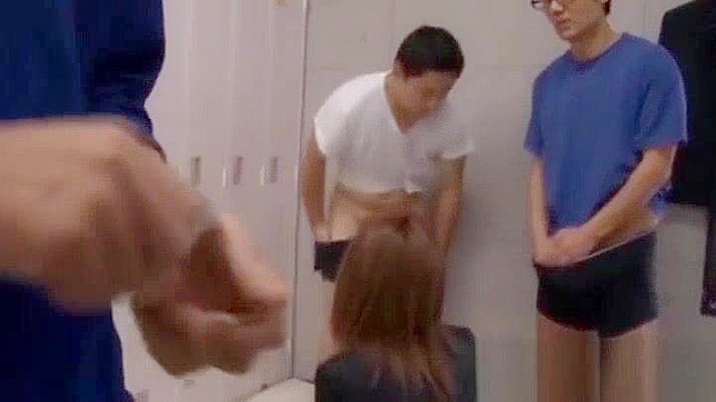 疯狂的熟女像专业一样吸吮，让我狠狠射精